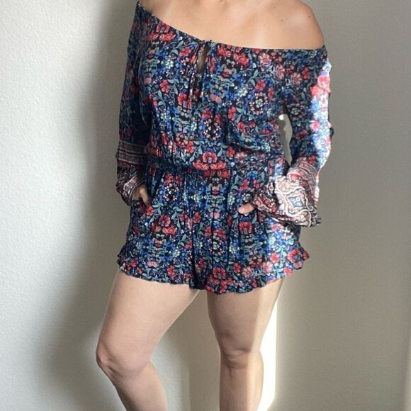 American Eagle Romper Blue Red Floral Medium Viscose Pockets Vacation - Picture 11 of 12